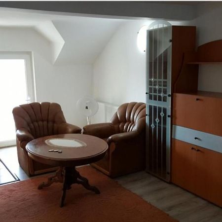 Habibi Aparthotel Pascani Екстериор снимка