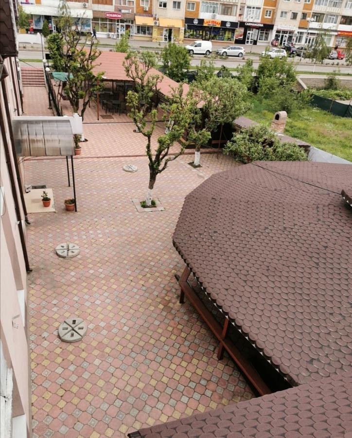 Habibi Aparthotel Pascani Екстериор снимка