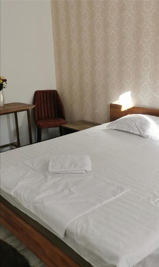 Habibi Aparthotel Pascani Екстериор снимка