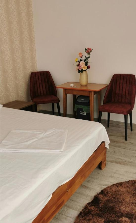 Habibi Aparthotel Pascani Екстериор снимка